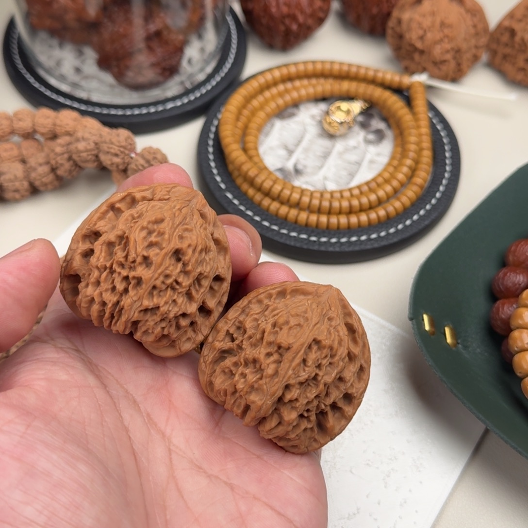 文玩核桃吊坠绝配火焰南将