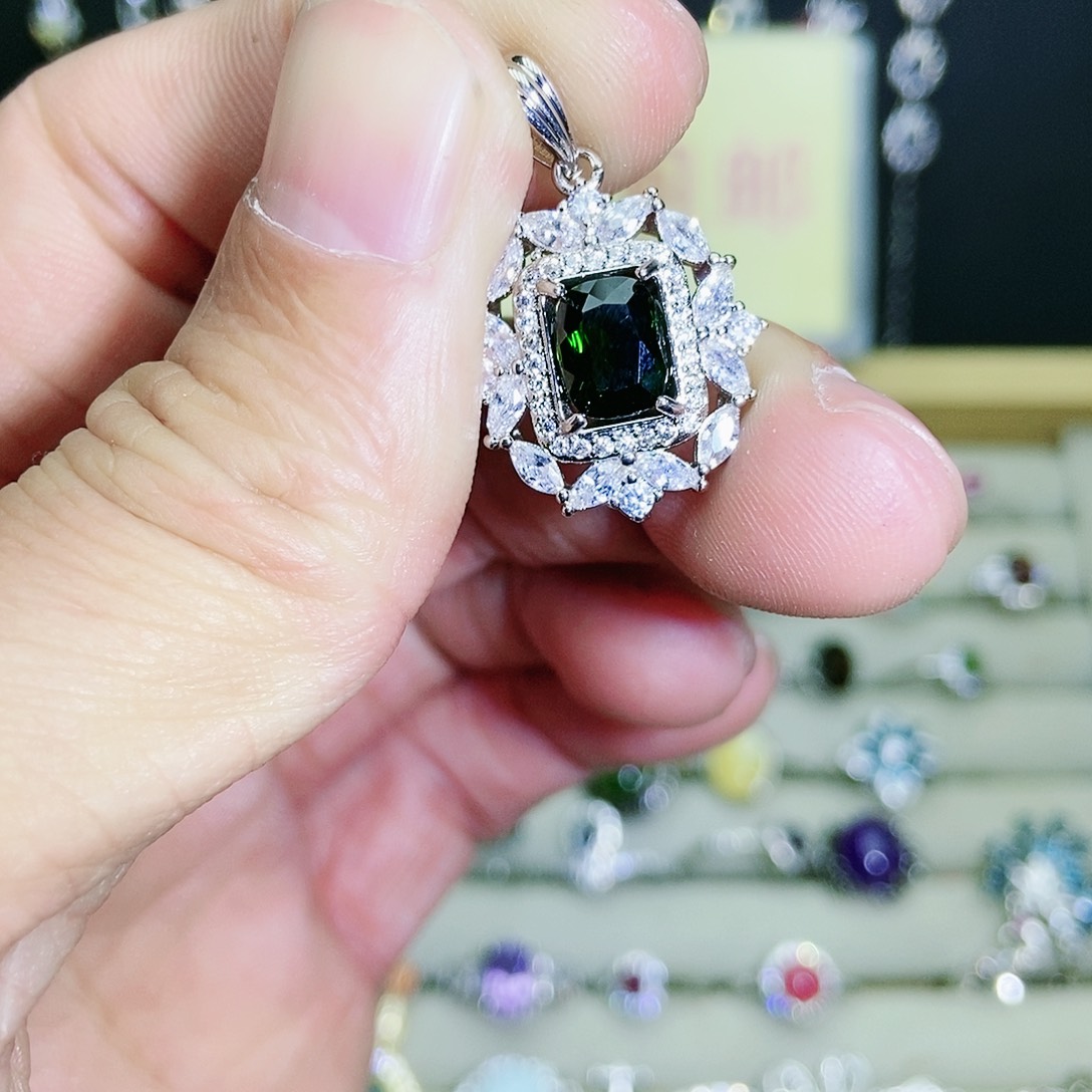 【闪购商品】未镶嵌透辉石吊坠