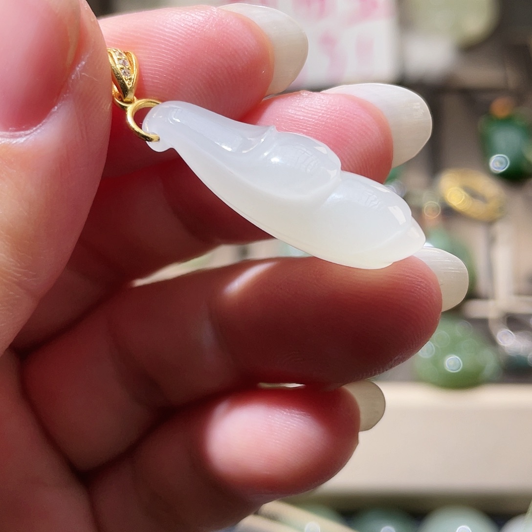 和田玉吊坠(不含链)未镶嵌佳****)