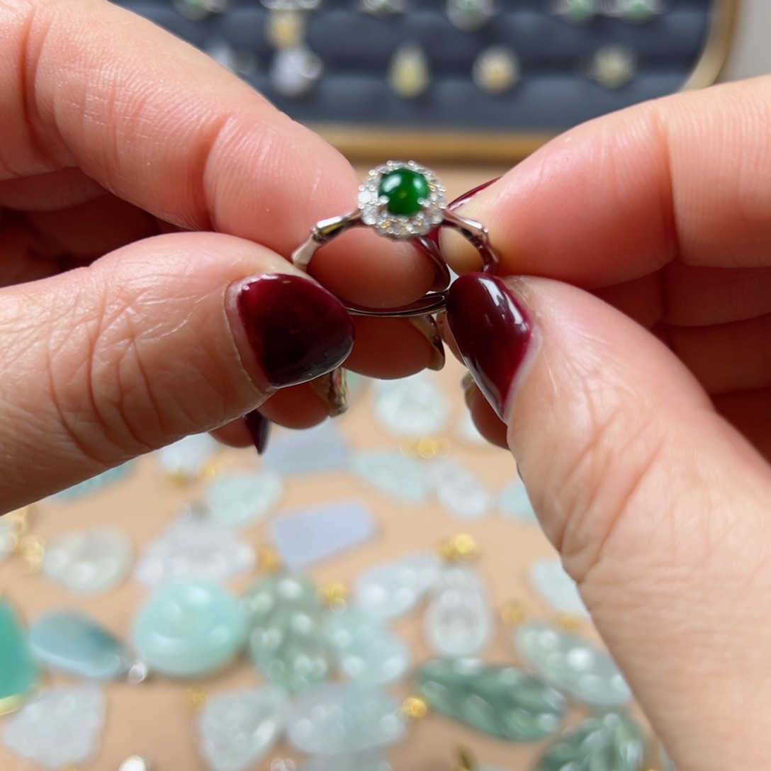 翡翠颈饰银S925镶嵌戒指