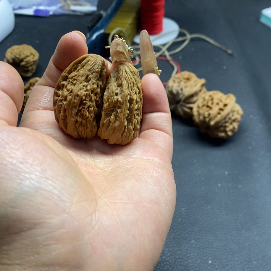 文玩核桃吊坠生*片南疆的半壁