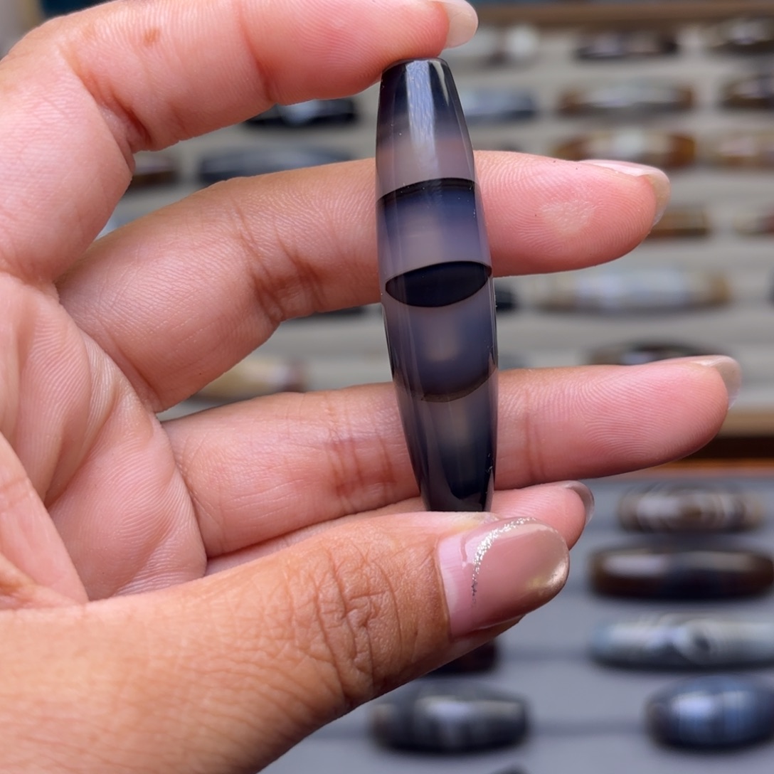 张***鹅玛瑙/玉髓未镶嵌颈饰