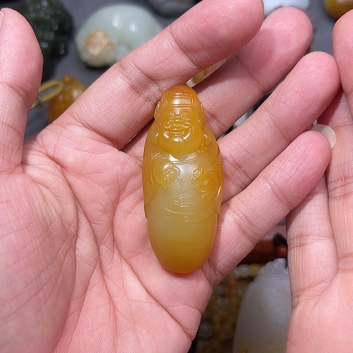 深***森和田玉未镶嵌颈饰