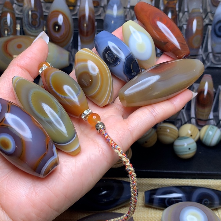 用***丰玛瑙/玉髓未镶嵌颈饰