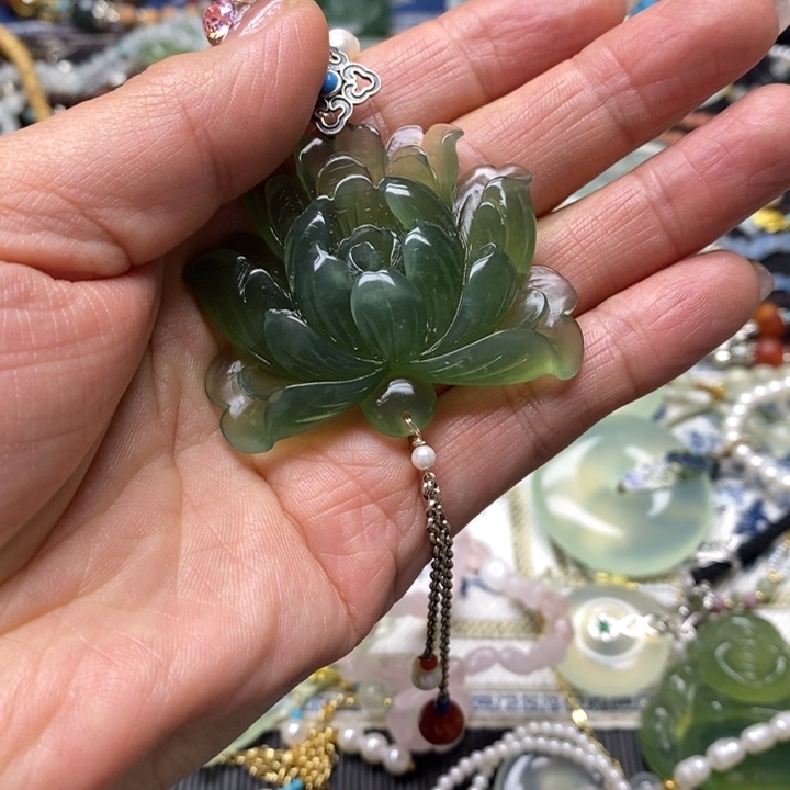 蛇纹石玉颈饰未镶嵌从***.挂件