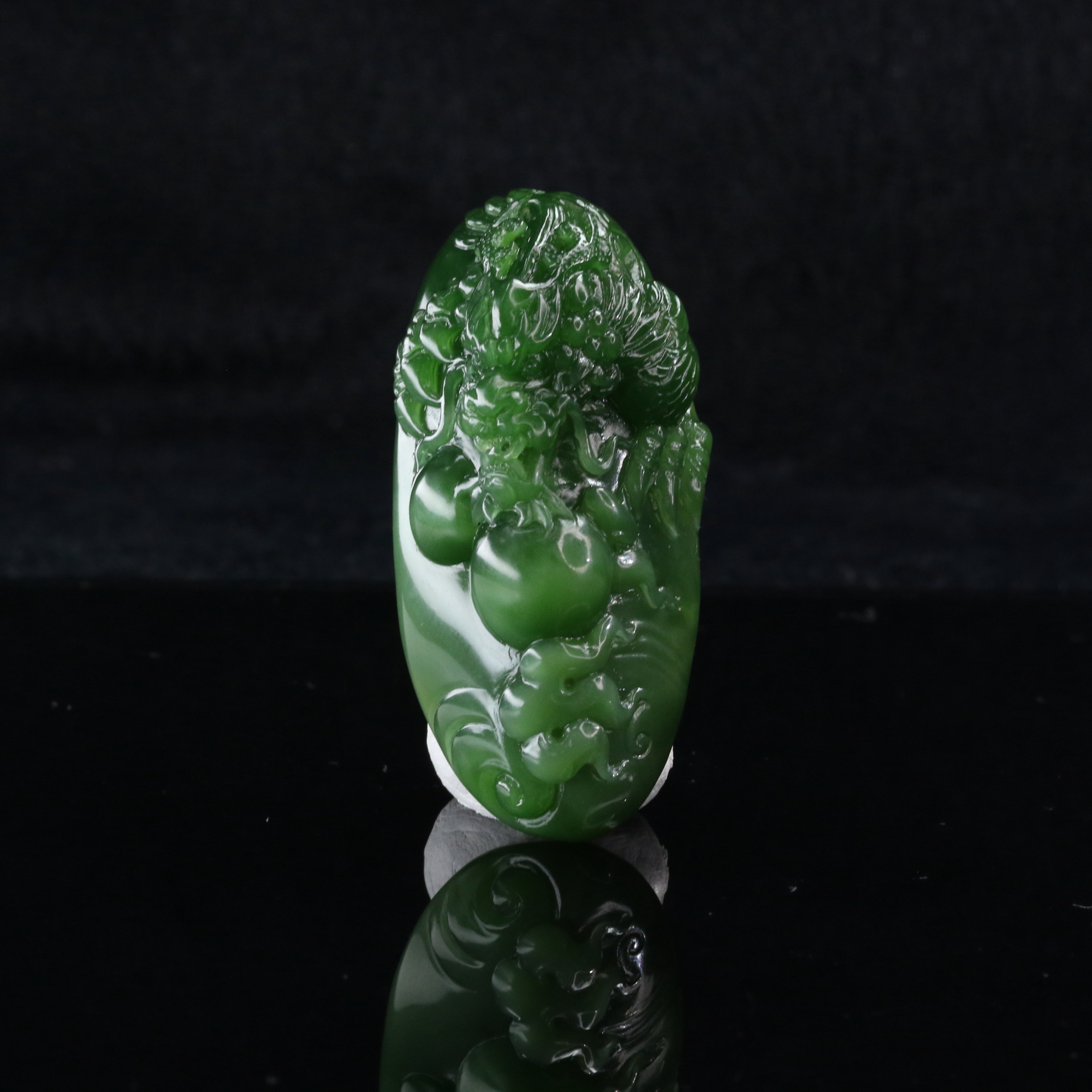 36和田玉俄七碧玉猫眼龙牌（周春龙作）/101384上海嘉禾拍卖