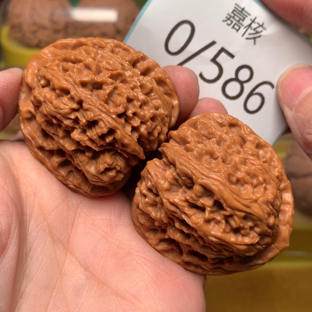 文玩核桃把件红皮炮弹南疆石42