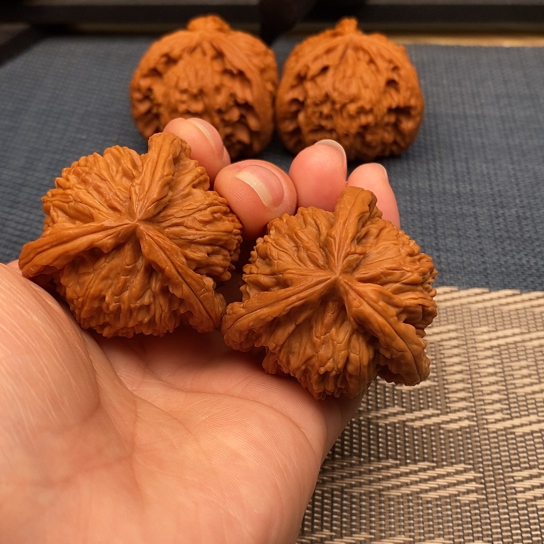 1***6吊坠文玩核桃三棱