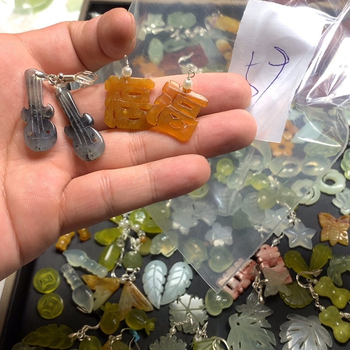 蛇纹石玉耳钉足银镀金镶嵌弘*儿