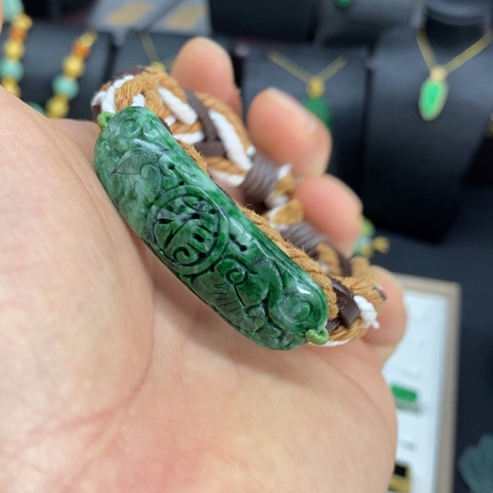 翡翠颈饰未镶嵌手链