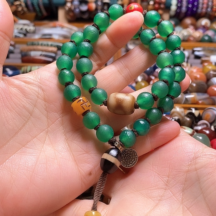 秋***菜玛瑙/玉髓未镶嵌颈饰