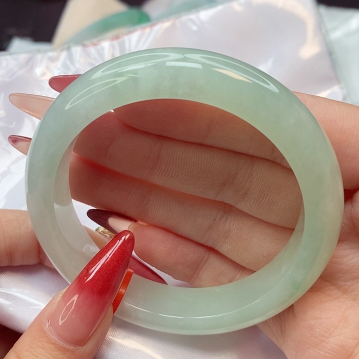 翡翠手镯未镶嵌58圈