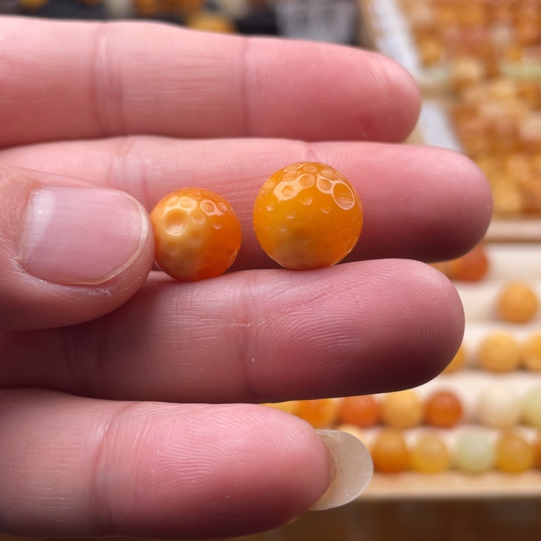 石英质玉（缅黄）颈饰未镶嵌那****！