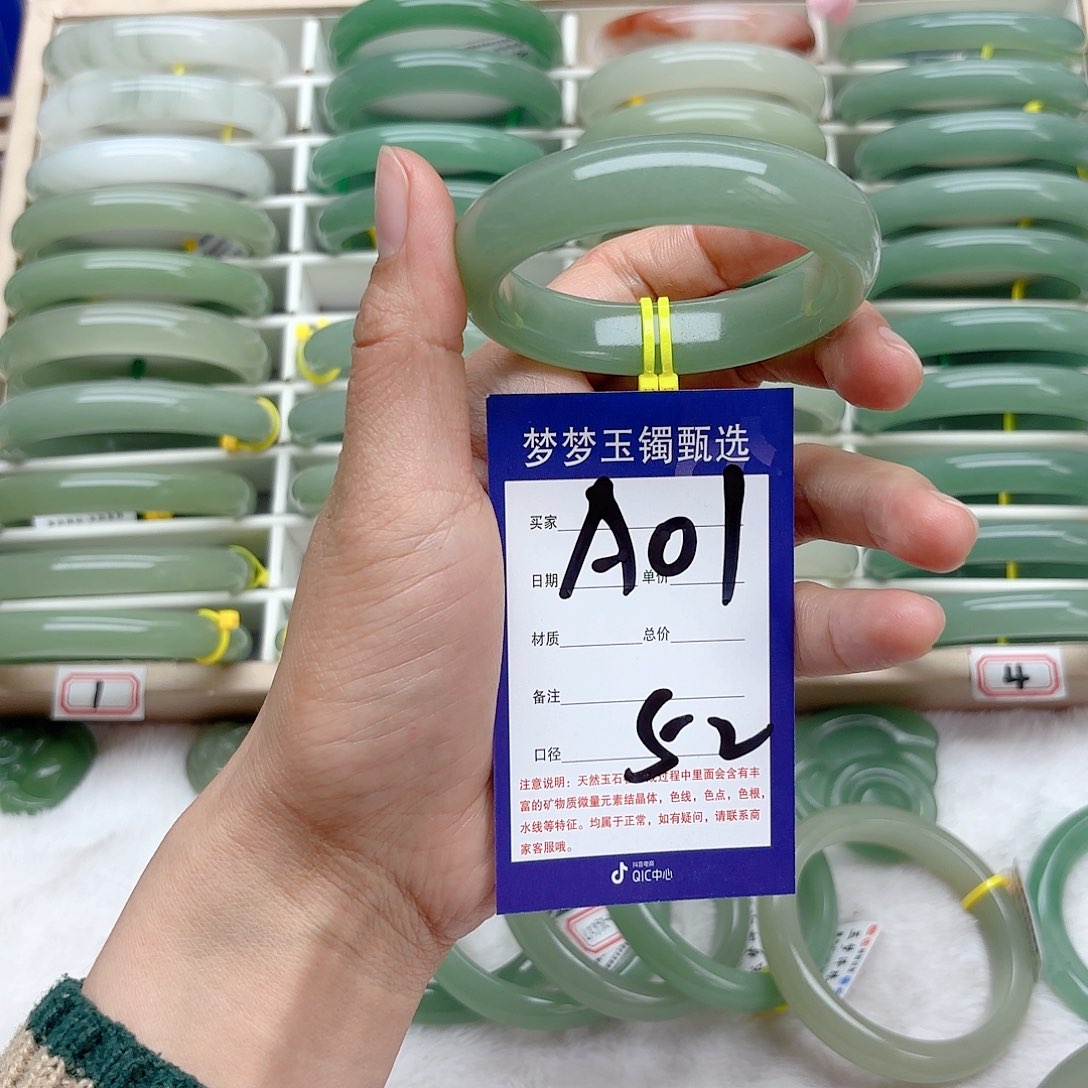石英质玉手镯未镶嵌甜*?
