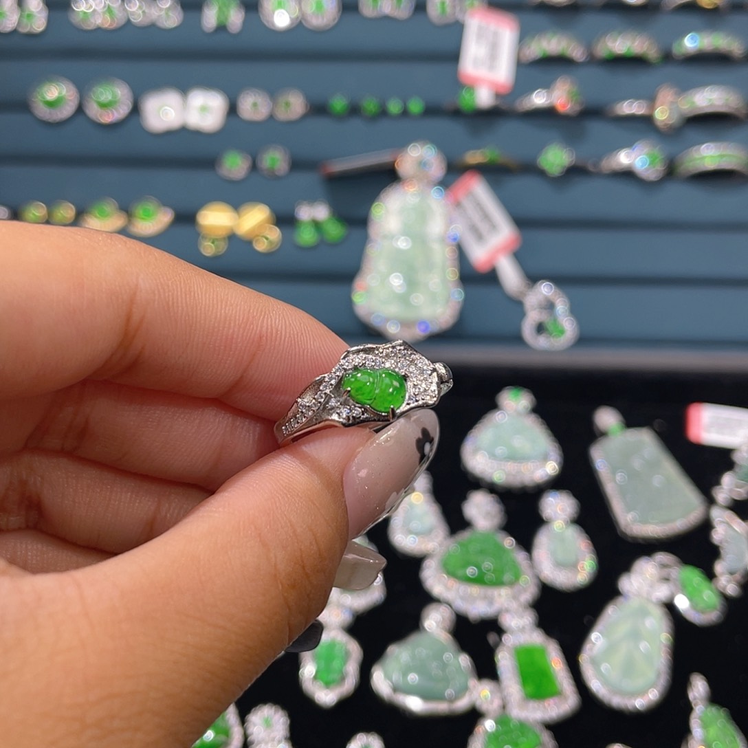 未镶嵌戒指翡翠戒指