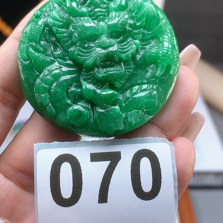 翡翠颈饰未镶嵌吊坠