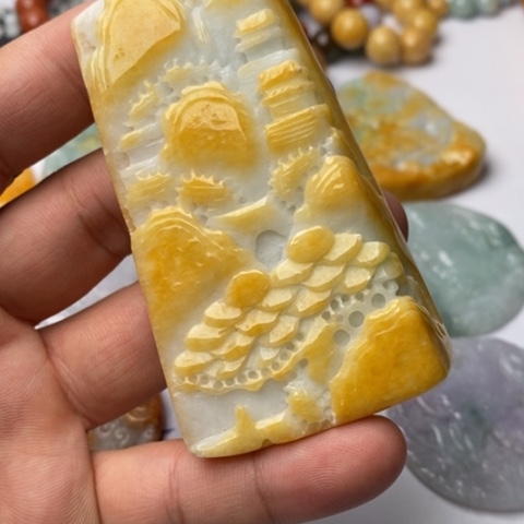 翡翠颈饰未镶嵌翡翠