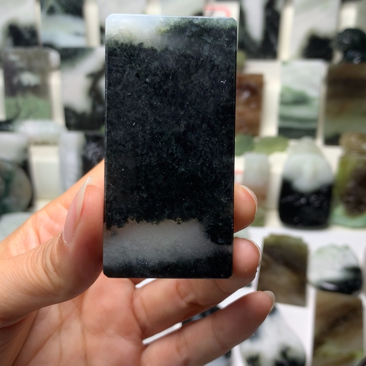 独山玉未镶嵌颈饰