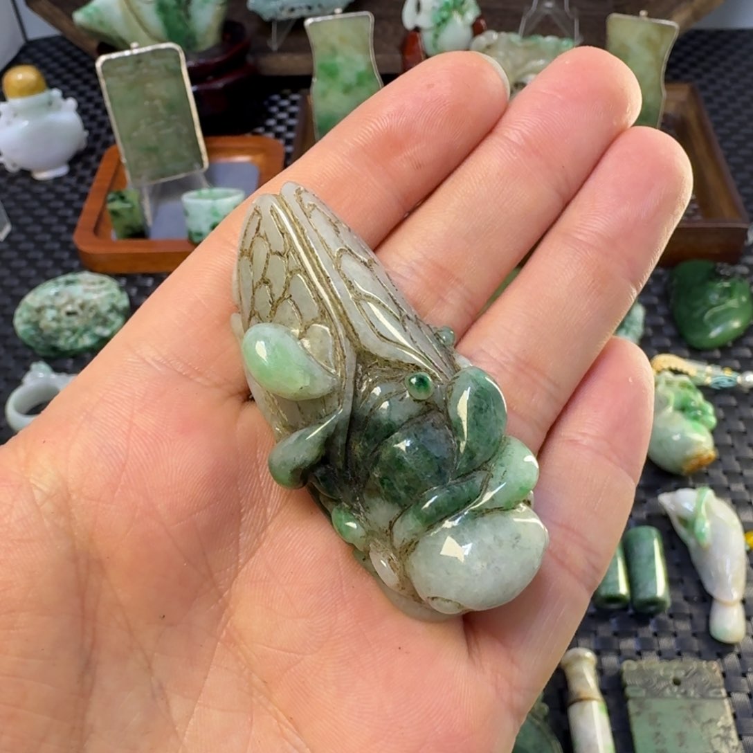 翡翠颈饰未镶嵌翡翠颈饰未镶嵌..