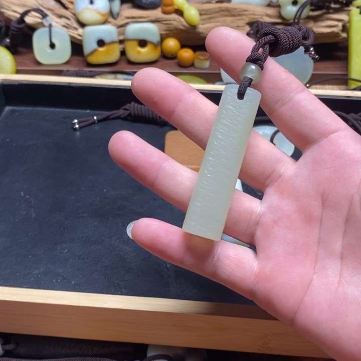 蛇纹石玉未镶嵌挂件木*