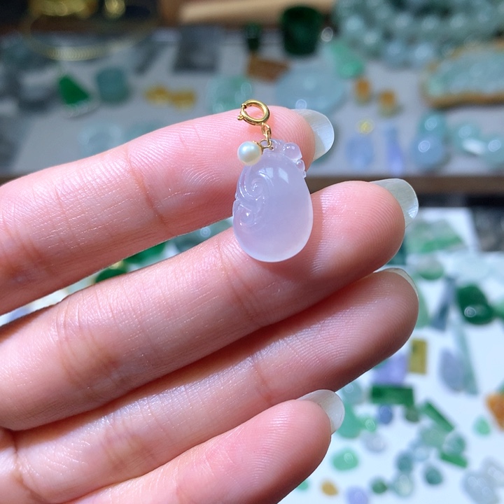 翡翠颈饰未镶嵌如意