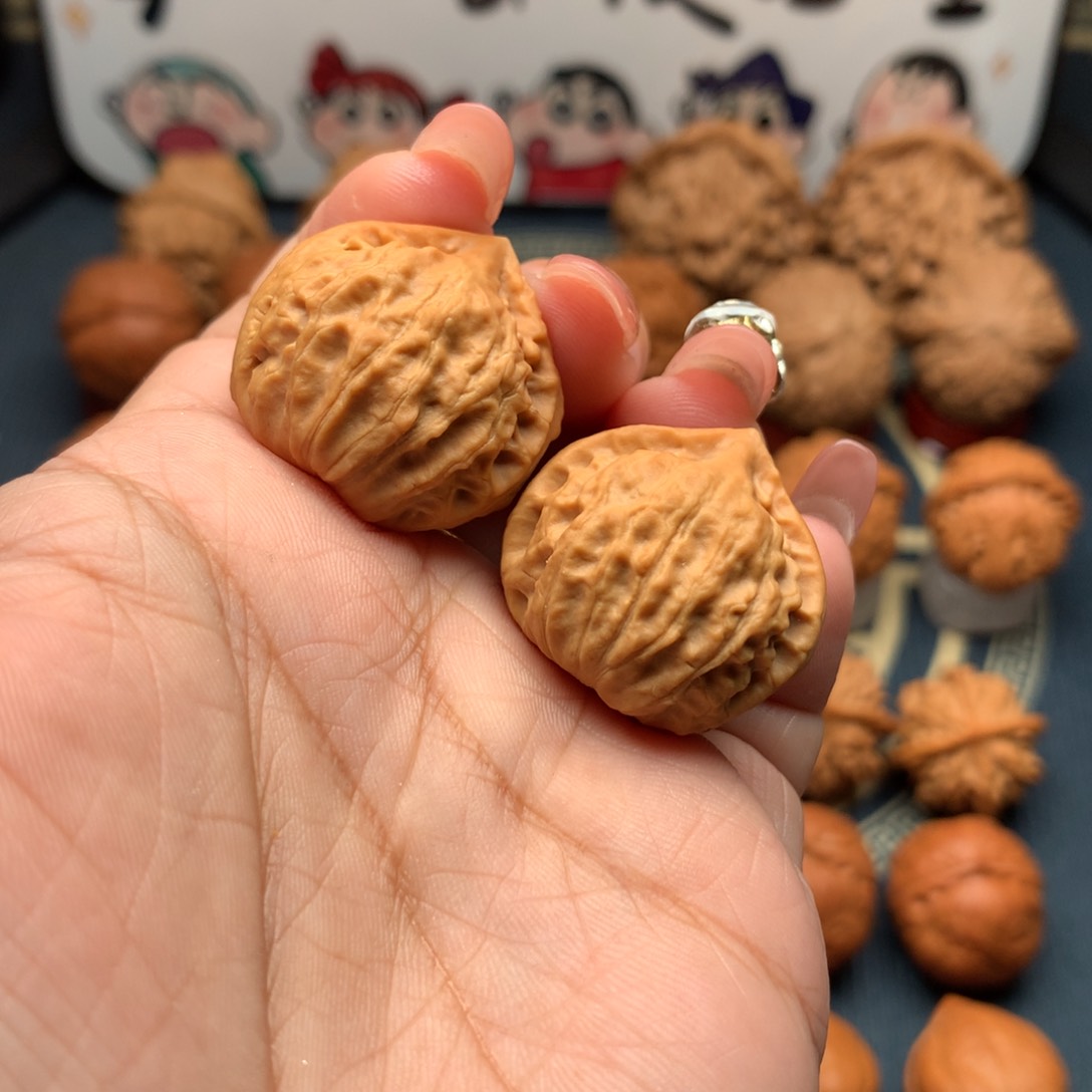 文玩核桃把件站****远核桃