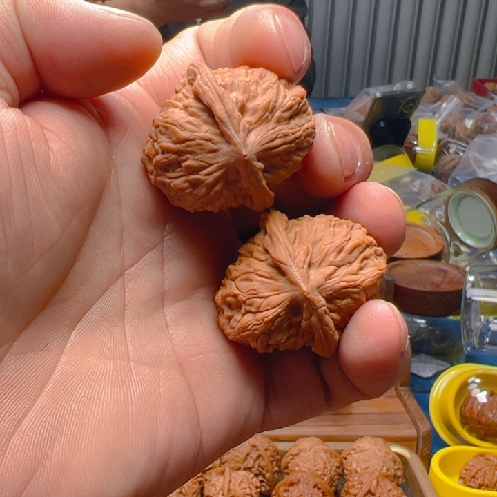 把件文玩核桃少***糖金尊狮子头