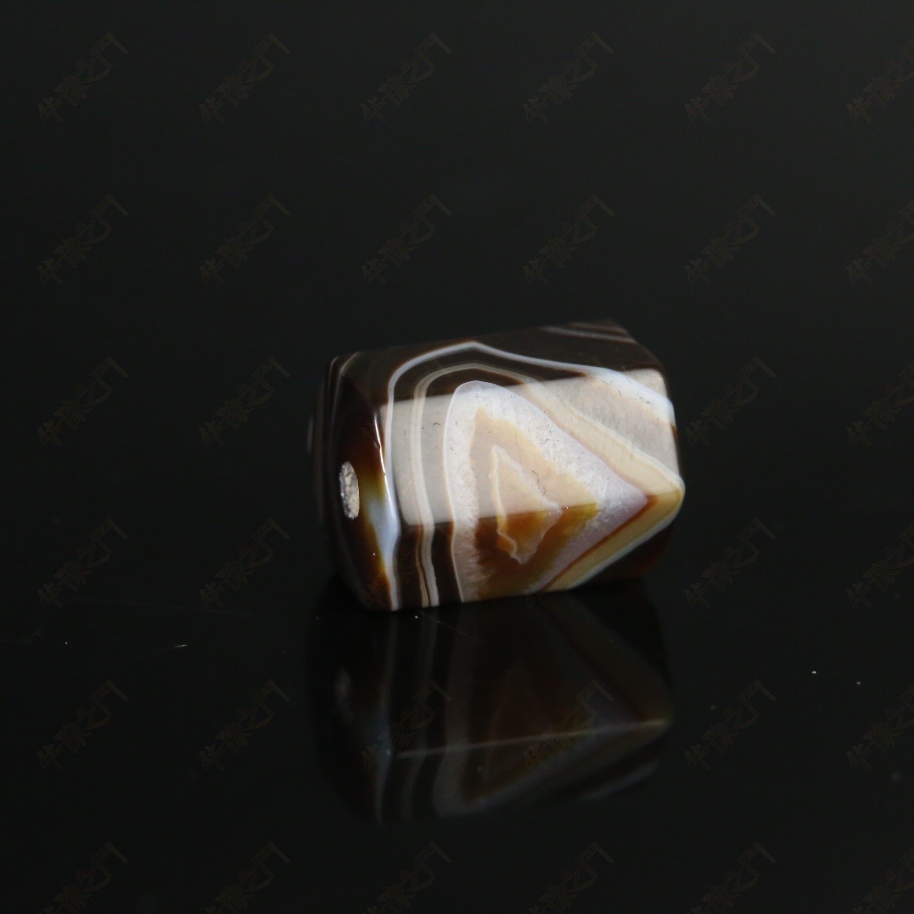 十九世纪缠丝玛瑙桶珠【华豫之门】ABS251125022