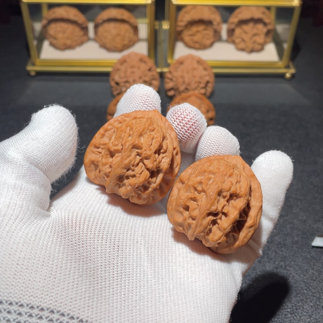 文玩核桃吊坠38.8梨木台