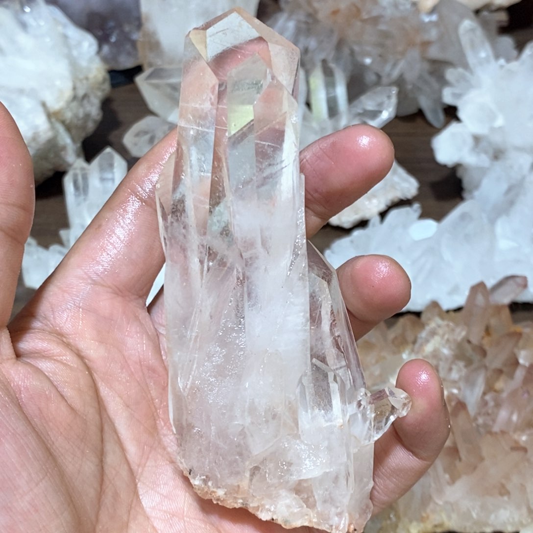 水晶原石摆件未镶嵌水晶山**人