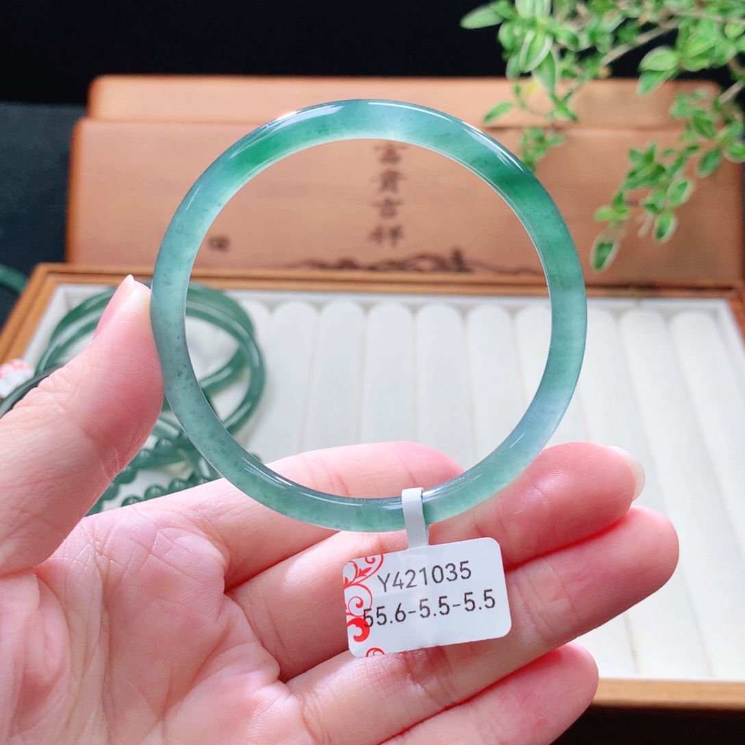 未镶嵌手镯（圆镯）翡翠
