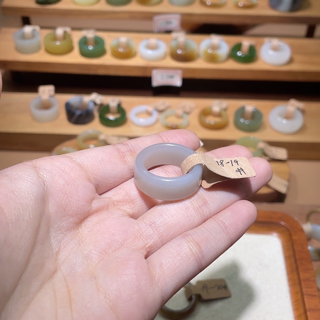 L***i和田玉未镶嵌戒指福利款不退换18.8