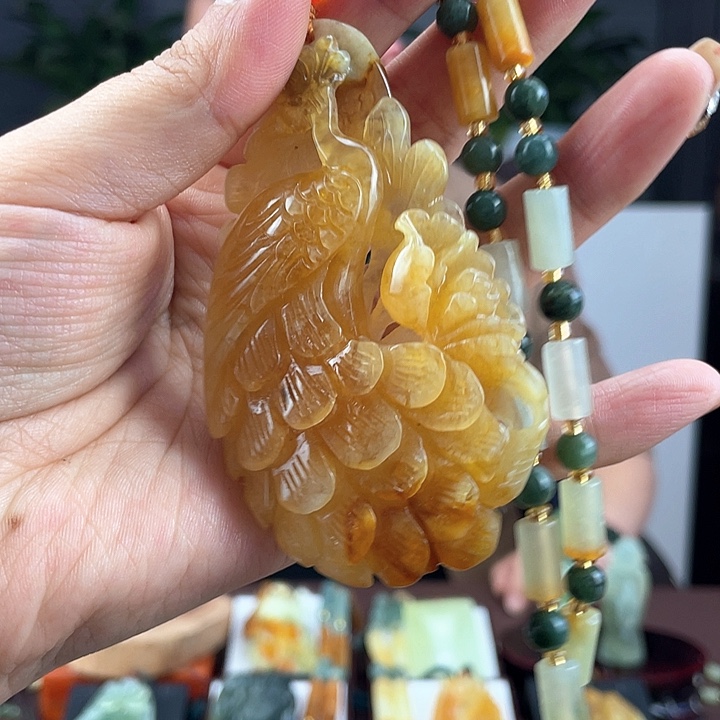 蛇纹石玉颈饰未镶嵌