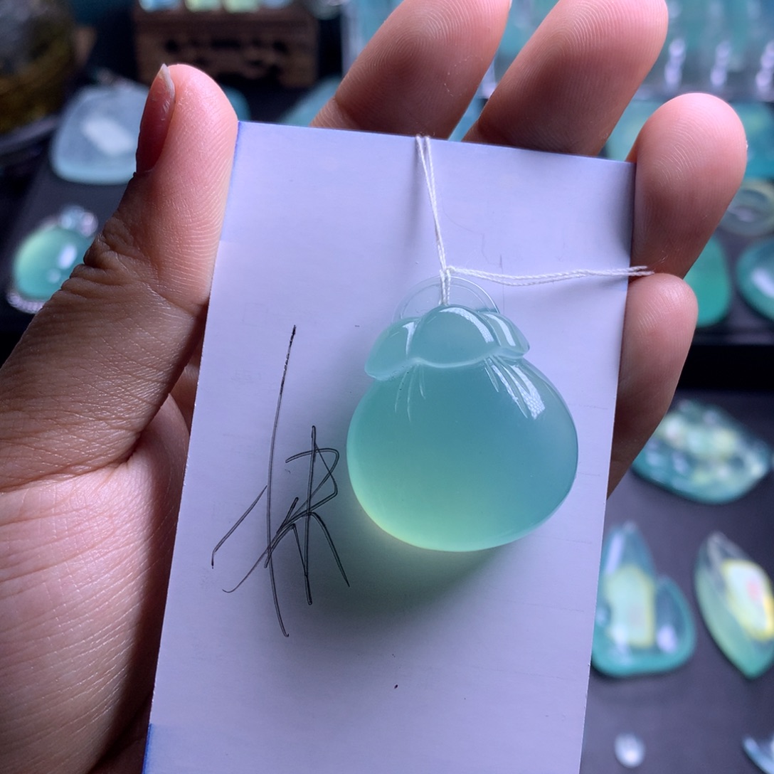 蛇纹石玉吊坠未镶嵌