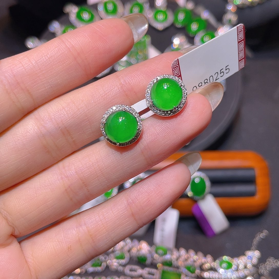 吊坠(不含链)未镶嵌翡翠月*哥