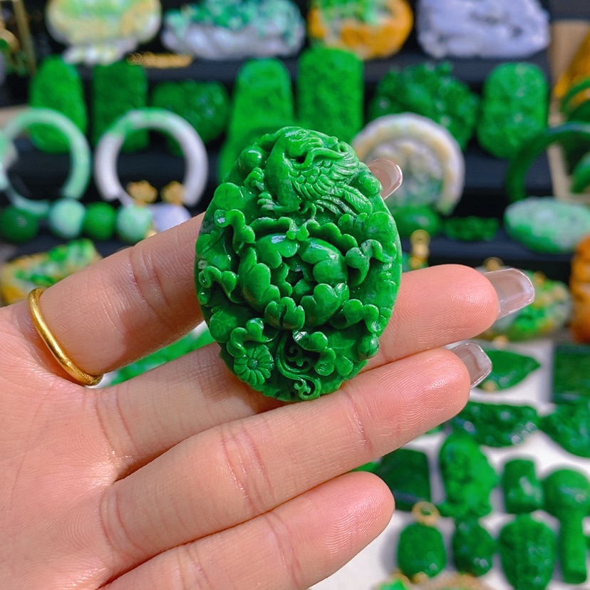 【闪购商品】翡翠颈饰未镶嵌花鸟牌