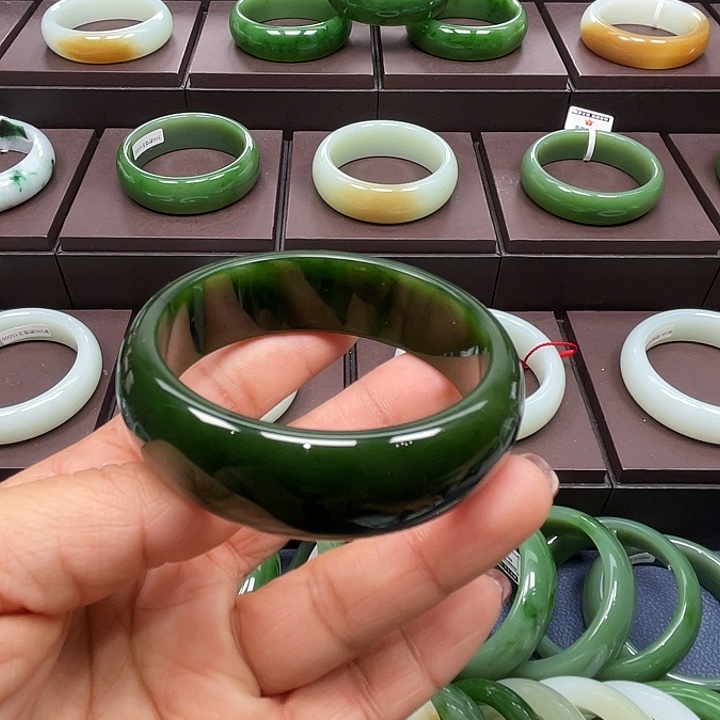 和田玉未镶嵌手镯5758