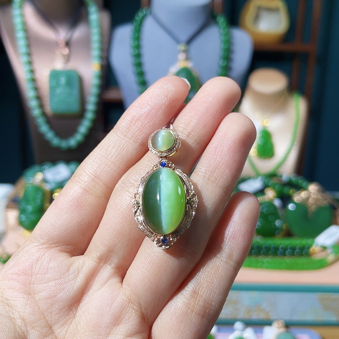 和田玉（碧玉）颈饰18K金镶嵌