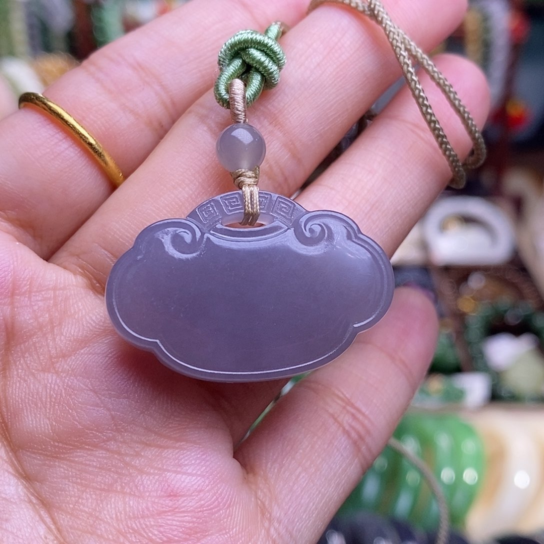 和田玉毕业级老矿料冰烟紫如意锁未镶嵌