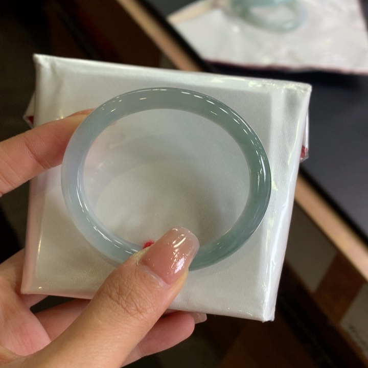 翡翠未镶嵌手镯52贵妃