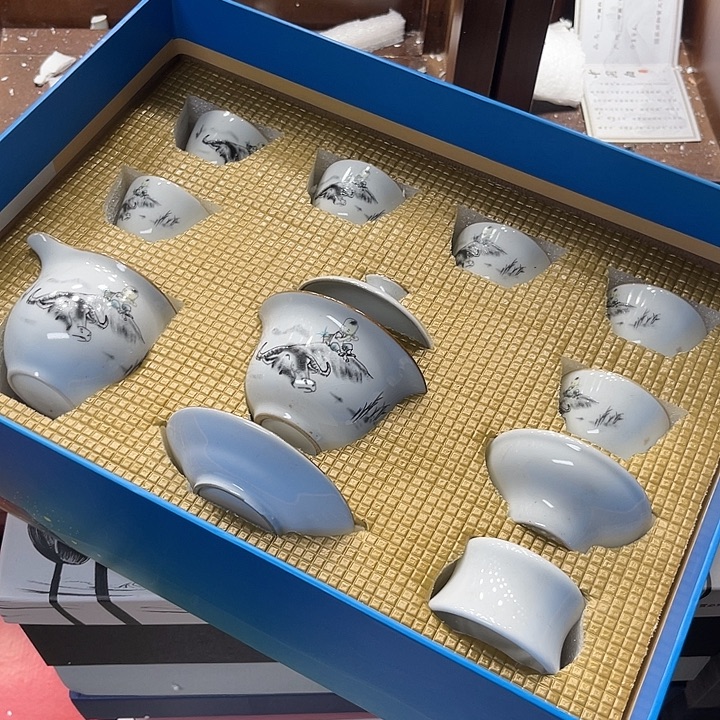 孤品茶具套装等。        