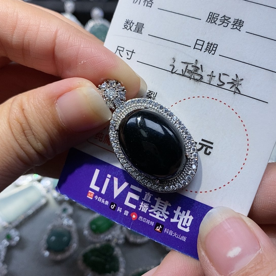 翡翠颈饰未镶嵌翡翠