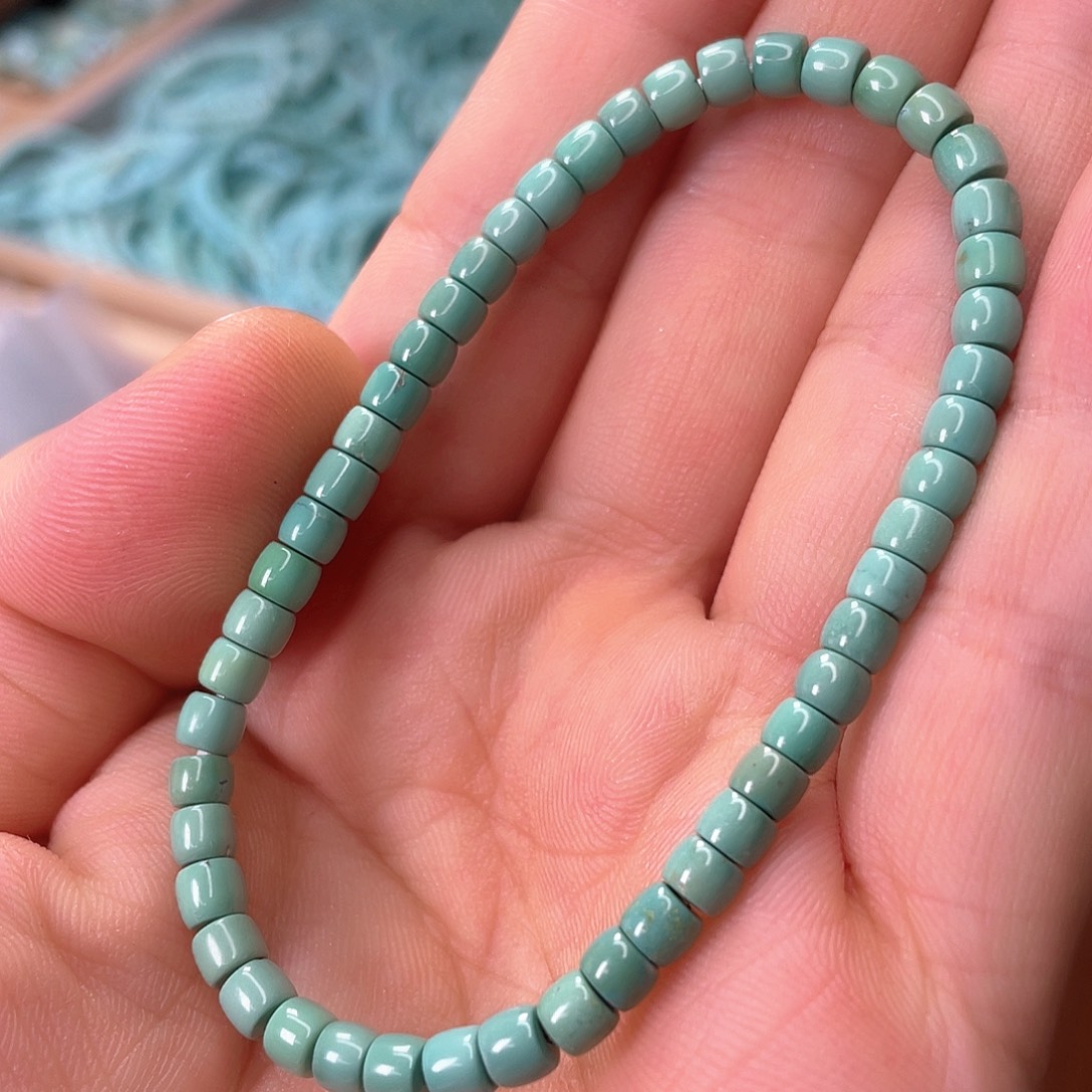 绿松石未镶嵌颈饰