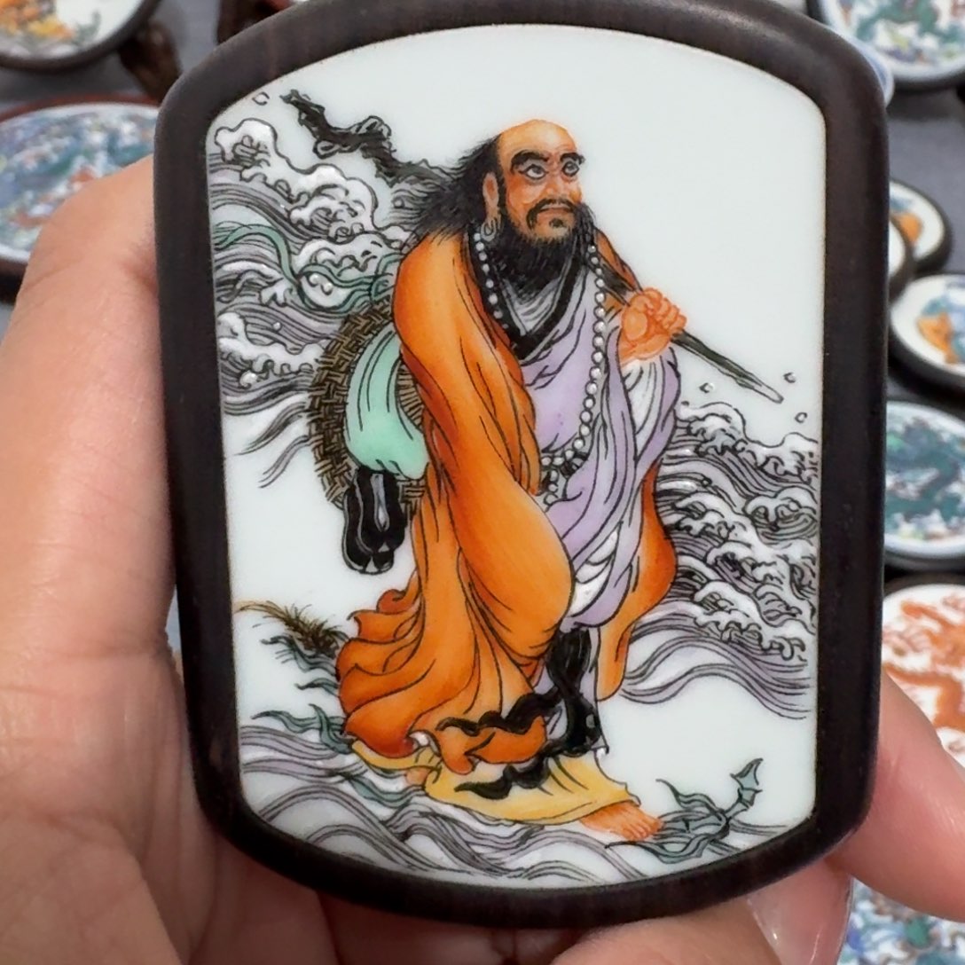 瓷片用****5达摩挂件一个