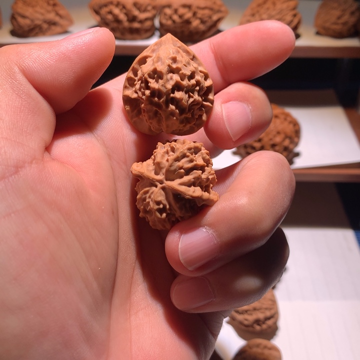 文玩核桃吊坠金山