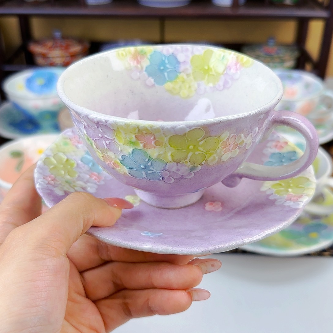 他家茶具瓷器真美！