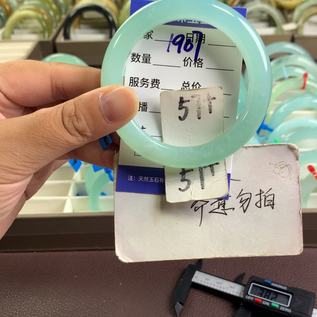 未镶嵌蛇纹石玉手镯1907