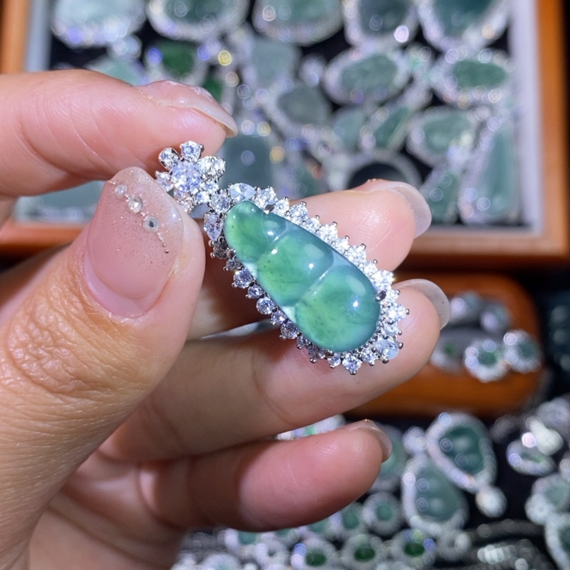 【闪购商品】翡翠颈饰未镶嵌天然