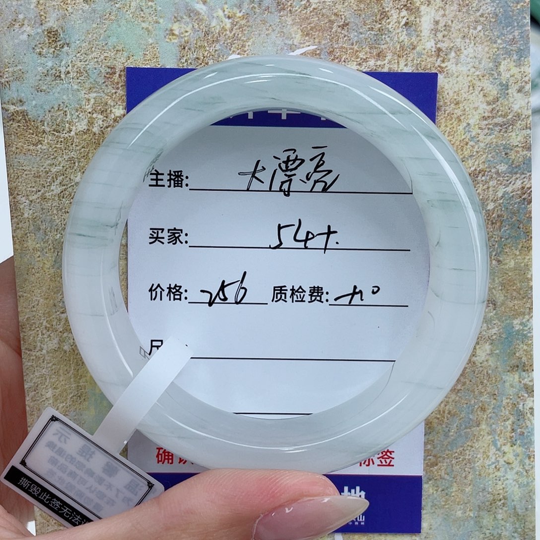 大***亮未镶嵌手镯石英质玉