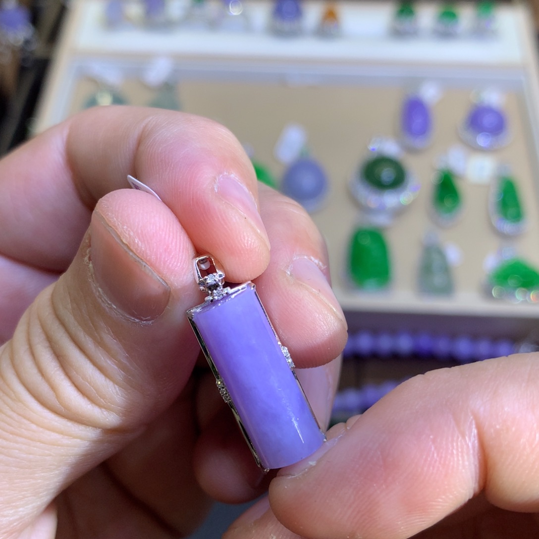 翡翠颈饰18K金镶嵌翡翠